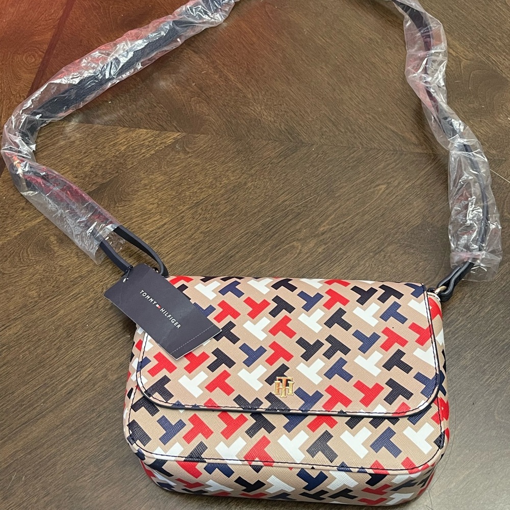 tommy hilfiger clutch purse